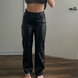 Abercrombie Leather Jeans!!Curve love, 90s high rise relaxed fit. Size 26 SHORT.